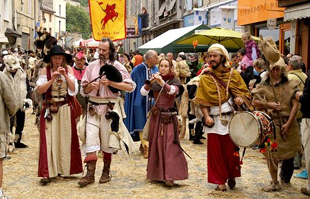 festival_moyen_age_cremieux_passion_medievale_troubadours.jpg